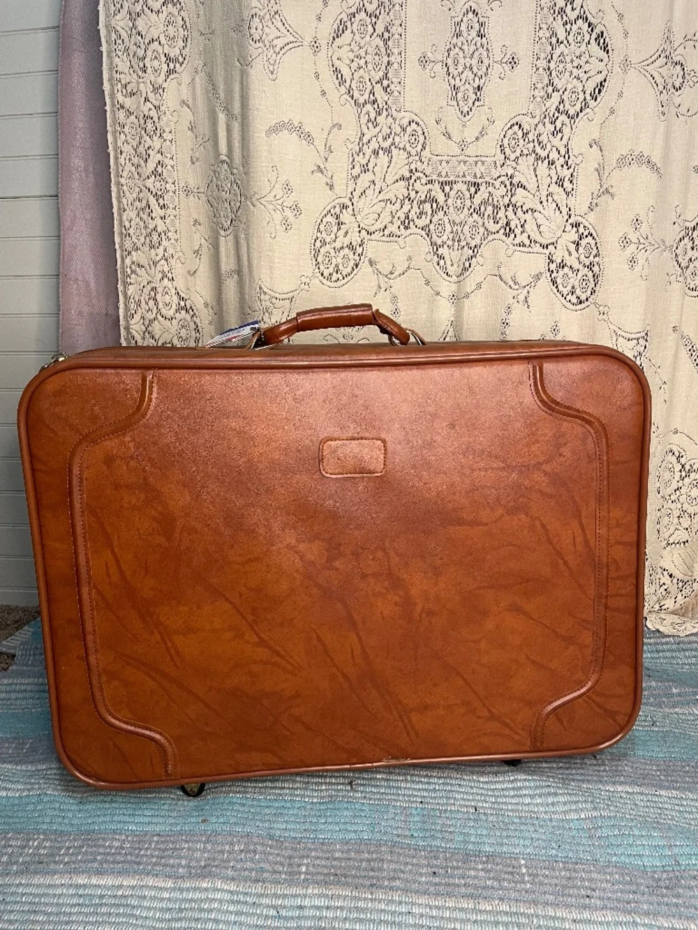 American Tourister -vintage 70s brown vinyl suitcase